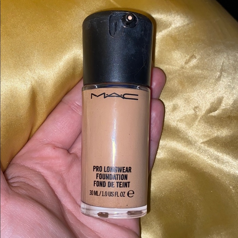 MAC Pro Longwear Foundation